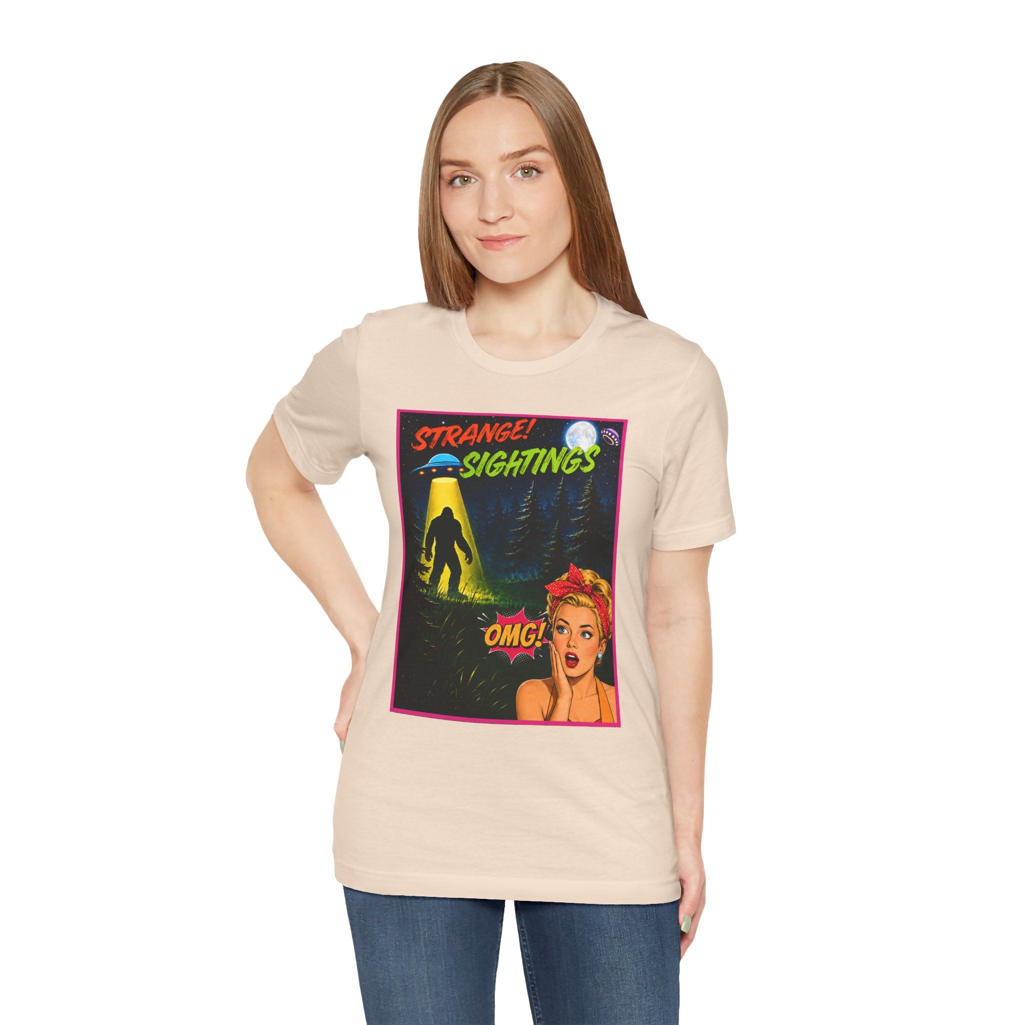 Retro 1950s UFO Bigfoot Alien Abduction T-Shirt - Vintage Sci-Fi Comic Book Graphic Tee"Retro