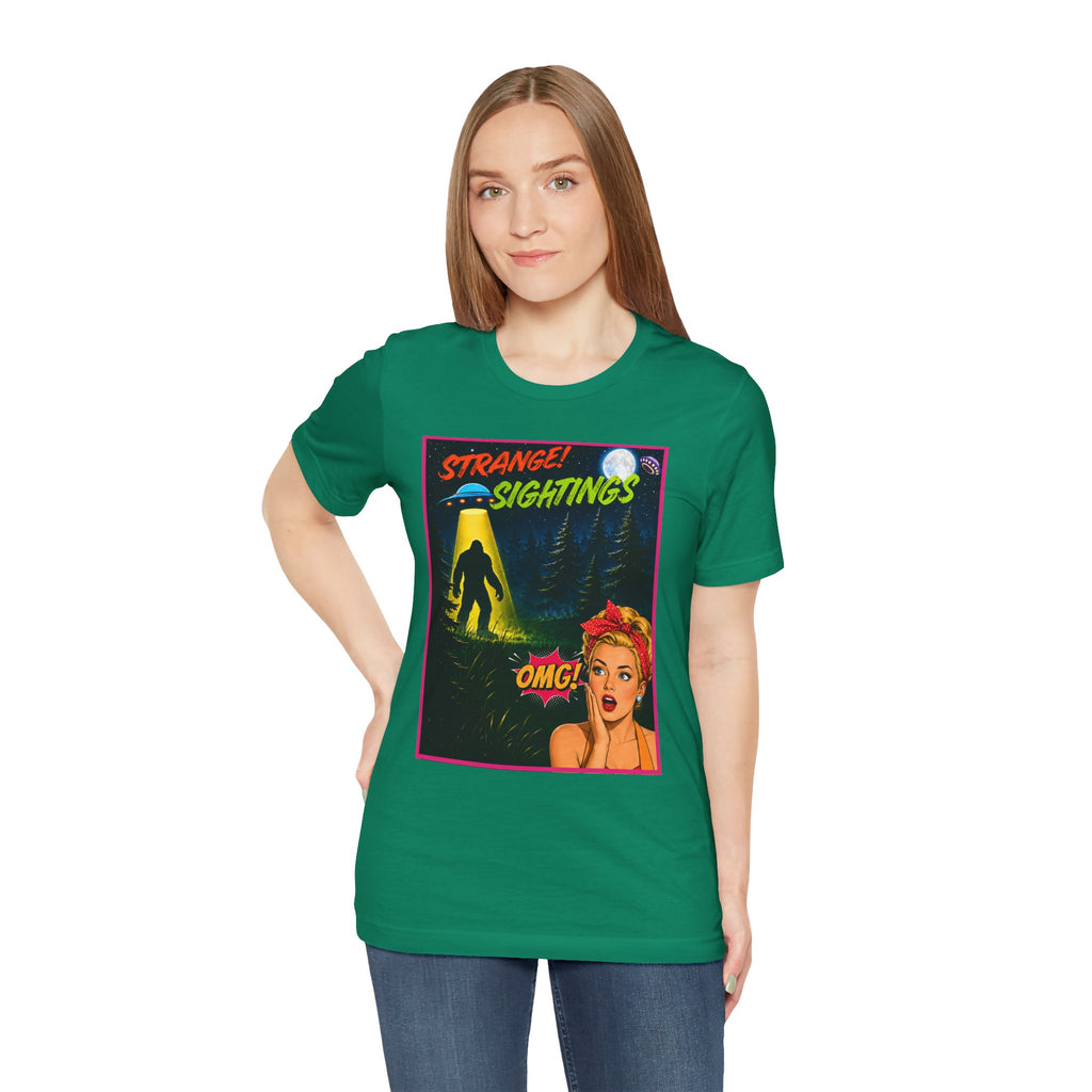 Retro 1950s UFO Bigfoot Alien Abduction T-Shirt - Vintage Sci-Fi Comic Book Graphic Tee"Retro